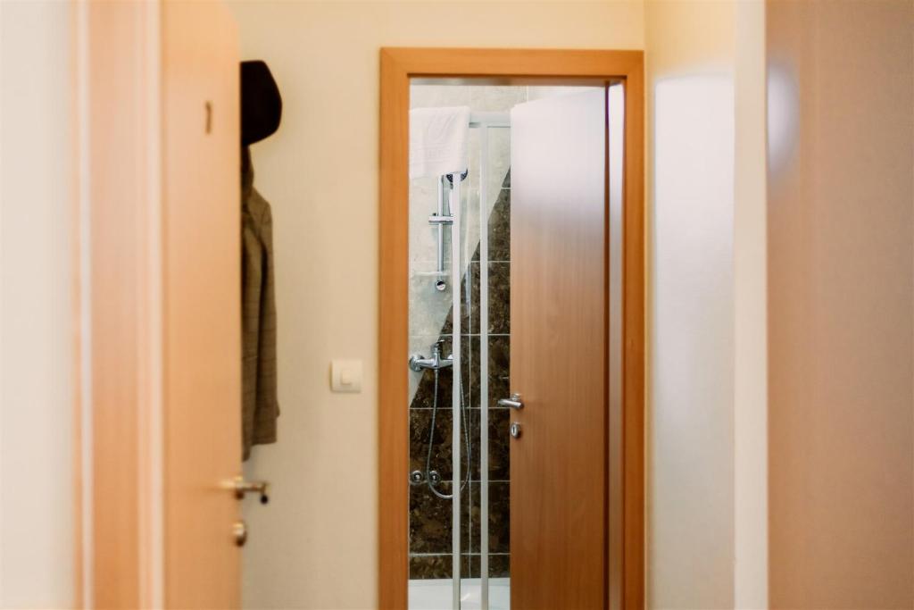 Korona Pension and Restaurant - Budget Single Room