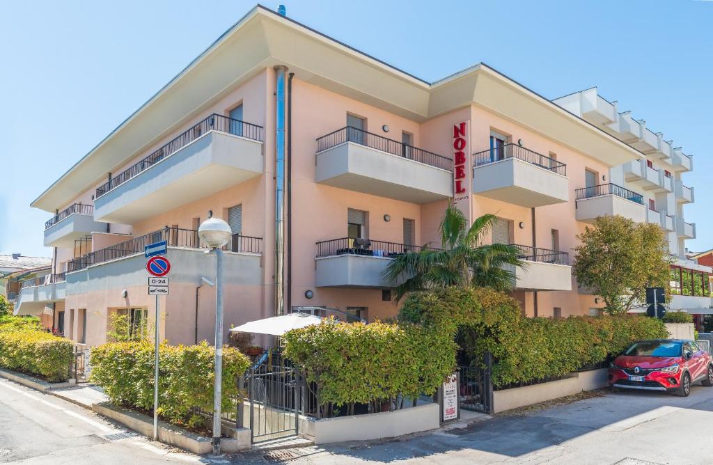 The building in which az apartmanhoteleket is located