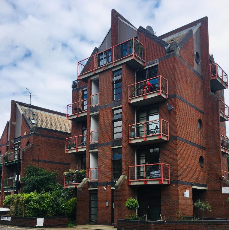 One-bedroom Rotherhithe/Bermondsey flat, Central London, UK - Hizvo