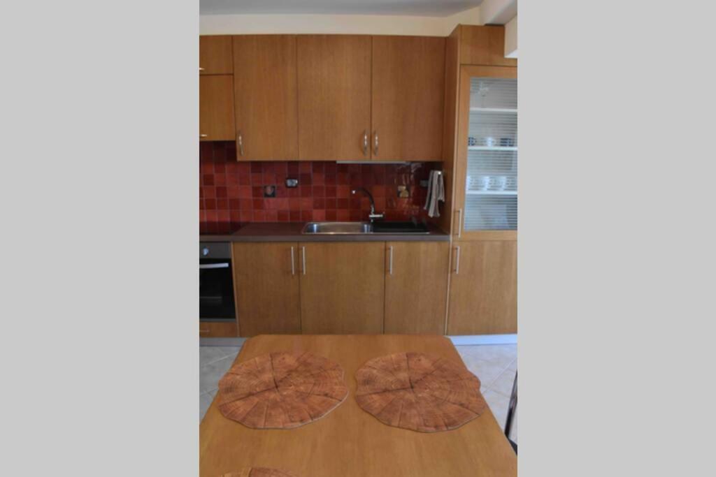 Kuchnia lub aneks kuchenny w obiekcie Cozy seafront loft - Kat's rentals