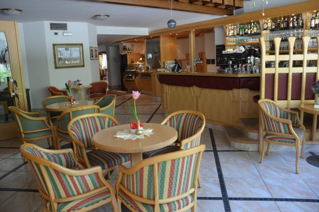 Lounge nebo bar v ubytování Hotel Greifenstein