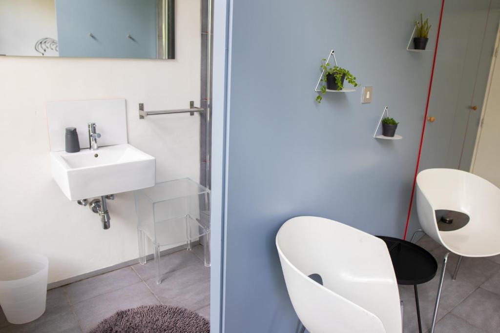 Koupelna v ubytování PLANT BASED b&b central Bruges