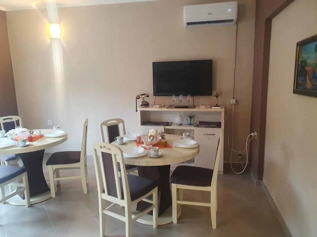 TV a/nebo společenská místnost v ubytování Guest House Jasmin