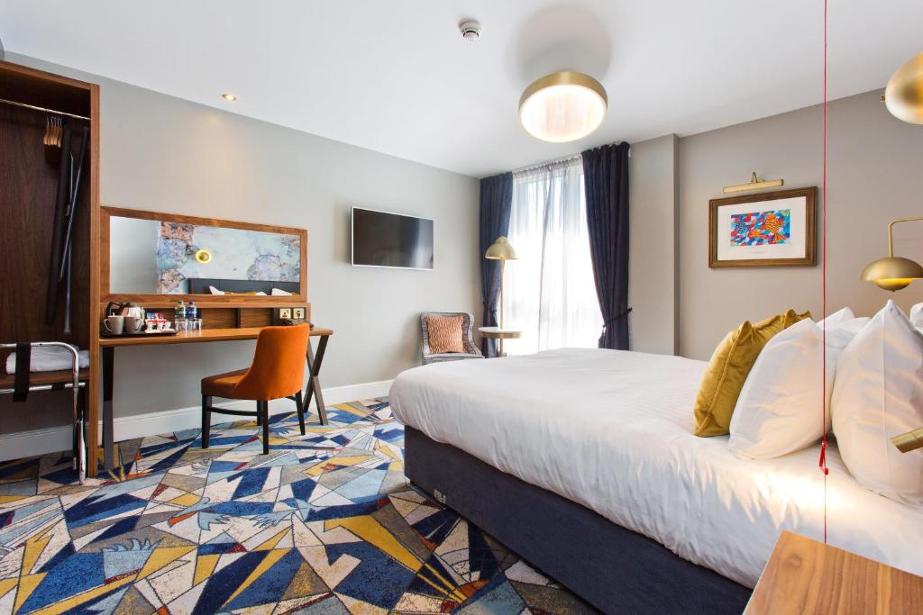 Postel nebo postele na pokoji v ubytování Keavan's Port Hotel, Dublin