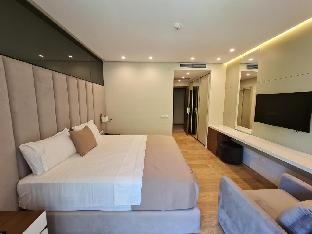 TV a/nebo společenská místnost v ubytování Hotel Aross