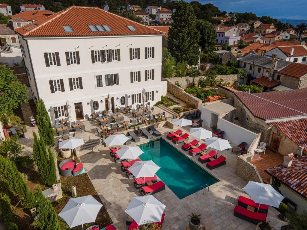 Bazén v ubytovaní Dolphin Suites alebo v jeho blízkosti