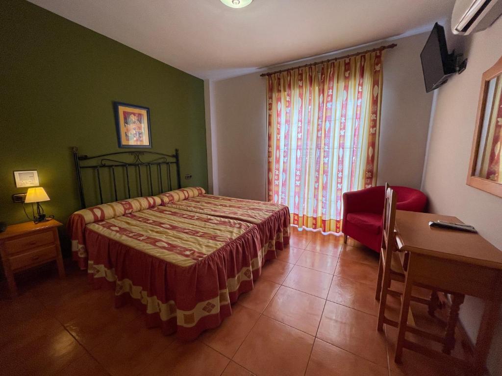 Postel nebo postele na pokoji v ubytování Quéntar Hotel Rural