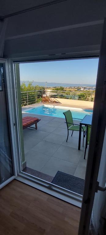 Bazén v ubytovaní Apartment M&M with private Pool alebo v jeho blízkosti