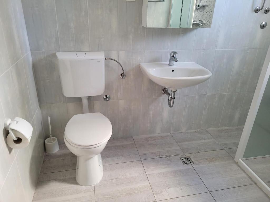Koupelna v ubytování Anic Apartments Stanići
