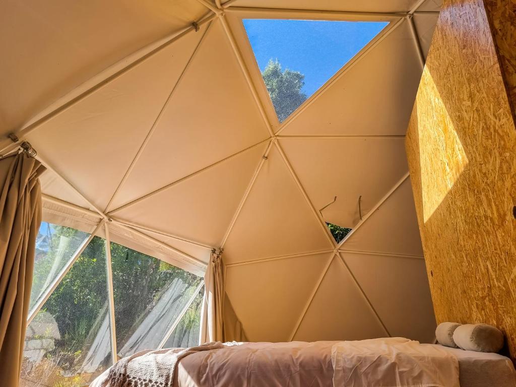 Postel nebo postele na pokoji v ubytování Quinta do Abacate - Glamping Park