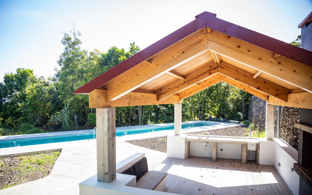 Bazén v ubytování Quinta do Abacate - Glamping Park nebo v jeho okolí