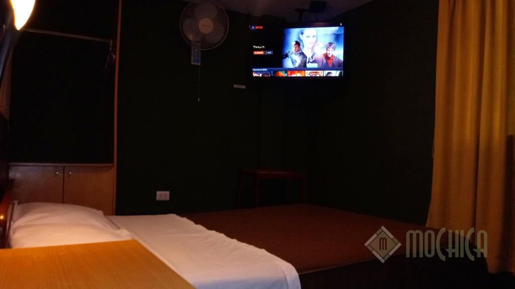 TV a/nebo společenská místnost v ubytování Hostal Residencial Mochica