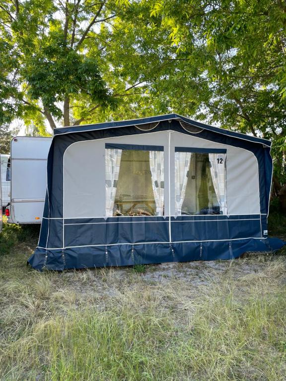 Fotografie z fotogalerie ubytování Przyczepy Kemping Polaris Półwysep Helski v destinaci Chałupy