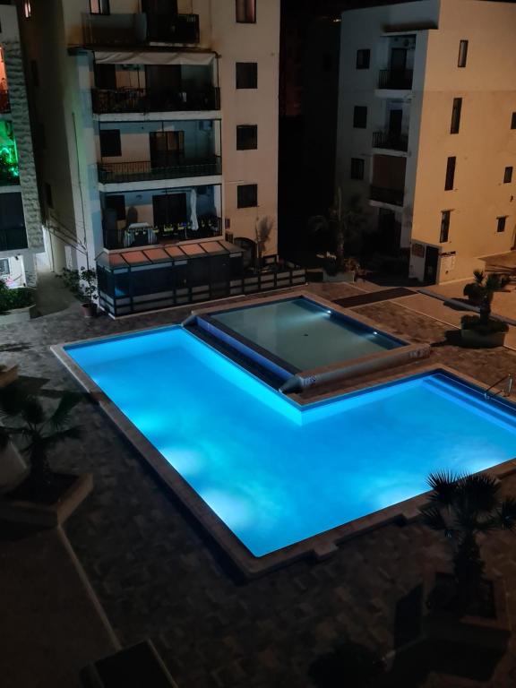 Beautiful Central Apartment with Pool - Housity