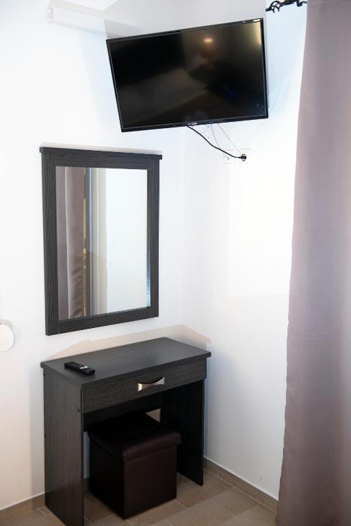 A television and/or entertainment centre at Apartments Kalaitzakis with private pool