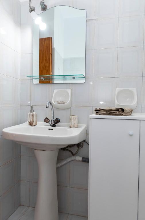 A bathroom at Apartments Kalaitzakis with private pool