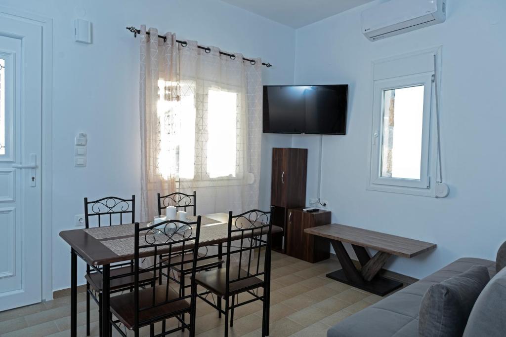 A television and/or entertainment centre at Apartments Kalaitzakis with private pool