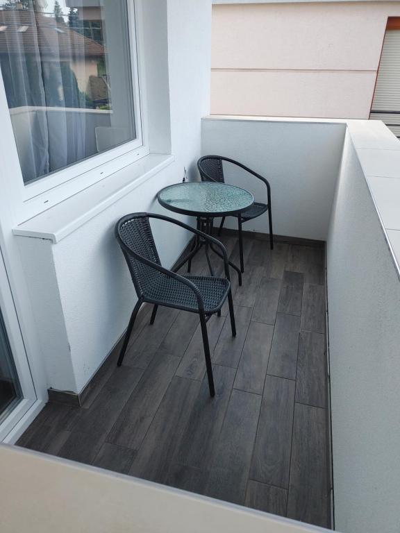 Balkón alebo terasa v ubytovaní Fiesta Apartman