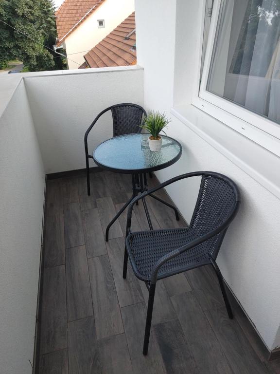 Balkón alebo terasa v ubytovaní Fiesta Apartman
