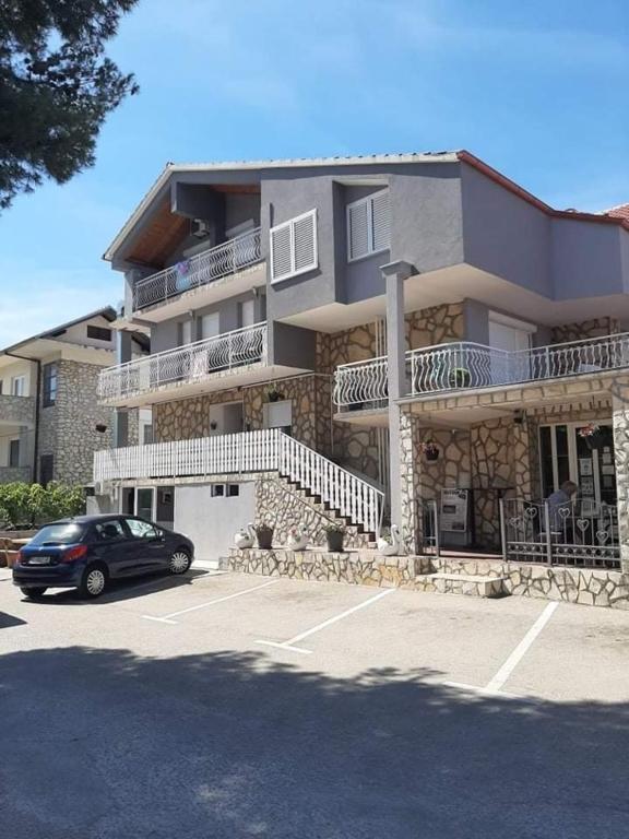 a car parked in a parking lot in front of a building at Apartmani Vodice I in Vodice