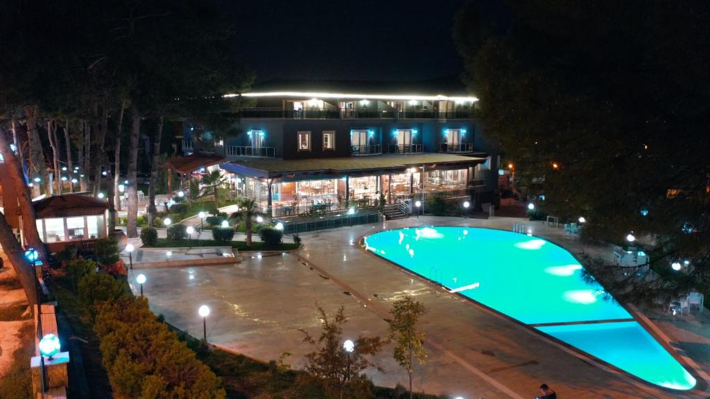 Bazén v ubytování Pamukkale Whiteheaven Suite Hotel nebo v jeho okolí