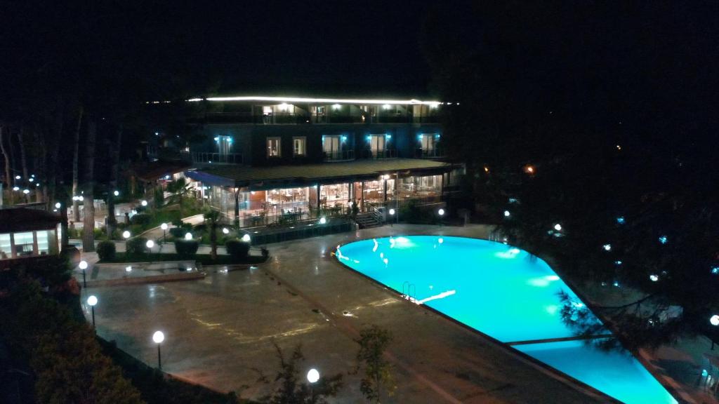 Bazén v ubytování Pamukkale Whiteheaven Suite Hotel nebo v jeho okolí