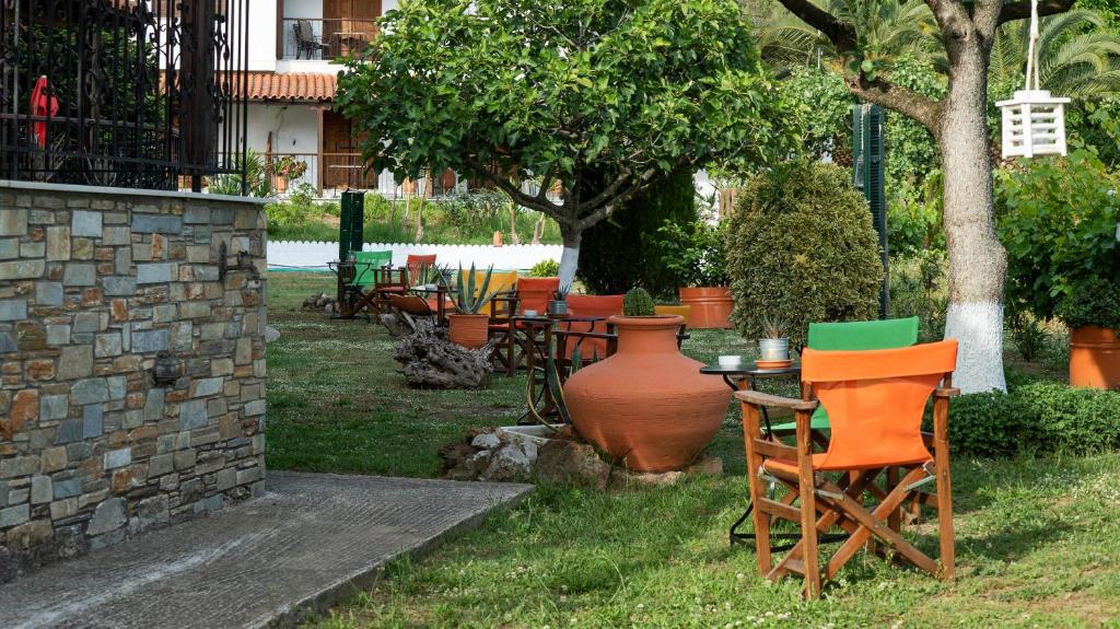 Vonkajšia záhrada v ubytovaní Hotel Ainareti