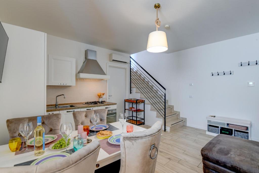 Kuchyňa alebo kuchynka v ubytovaní Rosa del Lago Apartment