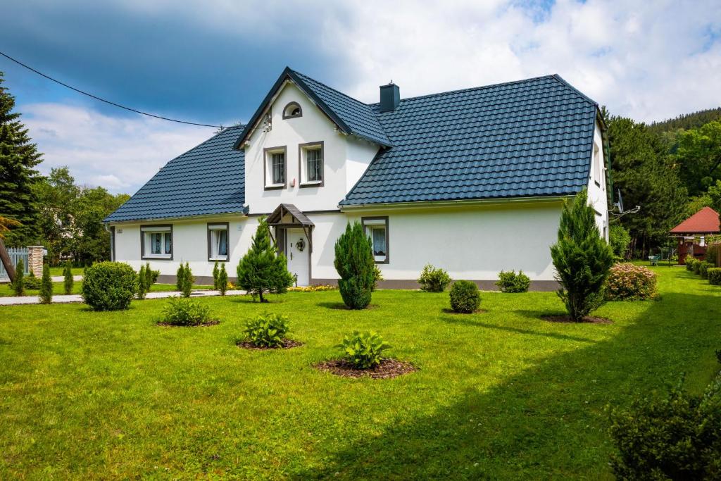 Vonkajšia záhrada v ubytovaní ENKLAWA NAD KWISĄ [APARTAMENT 2]