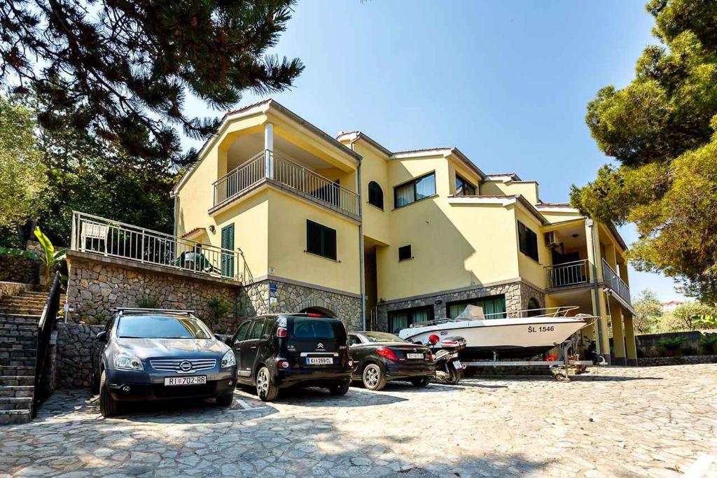 Fotografie z fotogalerie ubytování Apartments in Vrbnik/Insel Krk 13601 ve Vrbniku