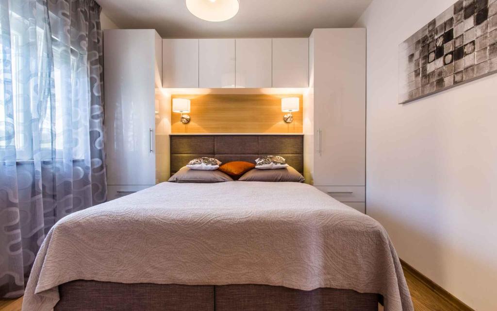 Posteľ alebo postele v izbe v ubytovaní Apartments in Silo/Insel Krk 13482