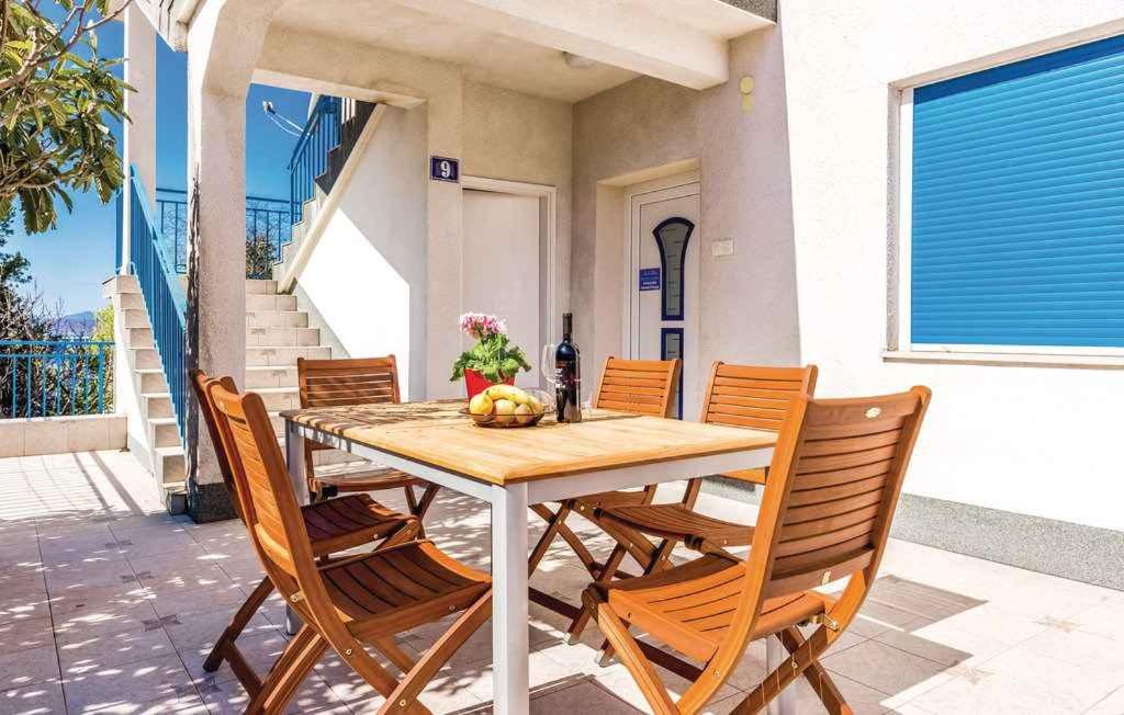 Balkón alebo terasa v ubytovaní Apartment in Crikvenica 38031