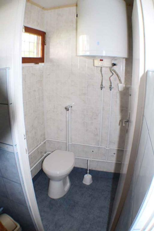Zdjęcie z galerii obiektu Holiday home in Balatonfenyves 33374 w mieście Balatonfenyves