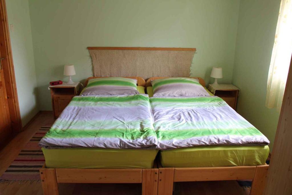 Zdjęcie z galerii obiektu Holiday home in Balatonfenyves 33374 w mieście Balatonfenyves