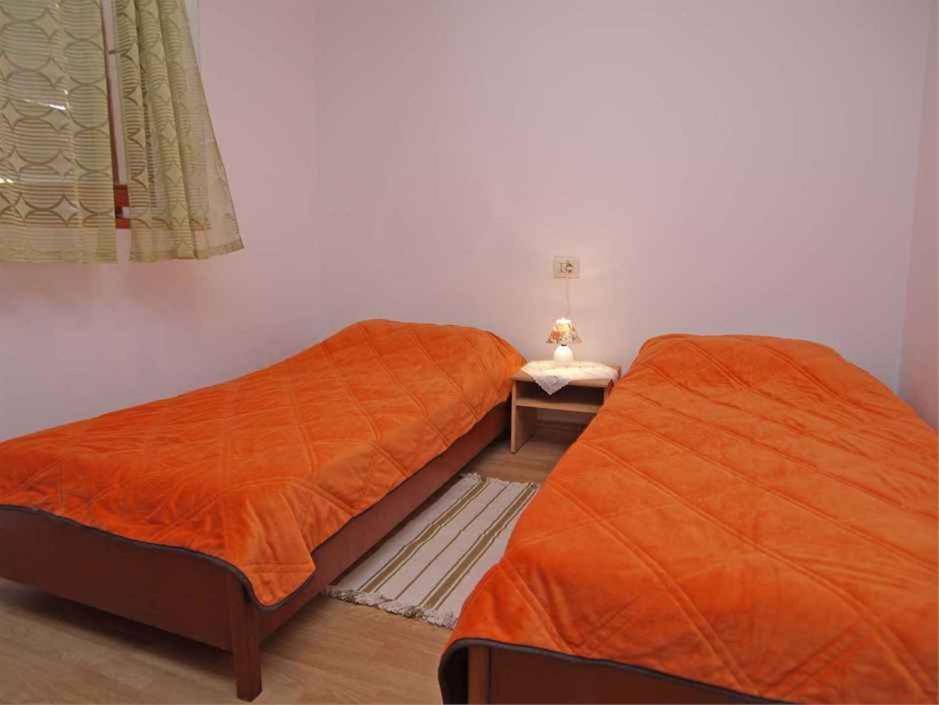 Posteľ alebo postele v izbe v ubytovaní Apartments in Veli Losinj 14928