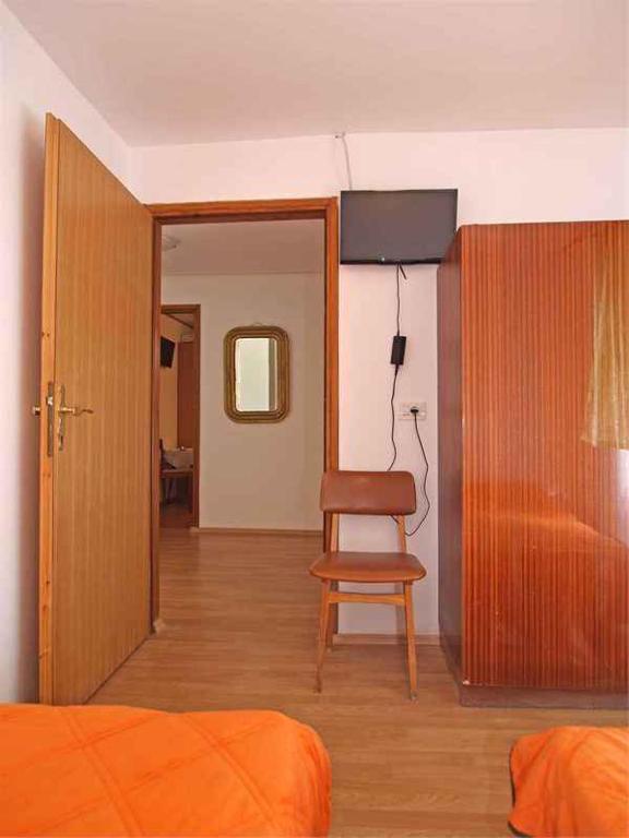 Posteľ alebo postele v izbe v ubytovaní Apartments in Veli Losinj 14928