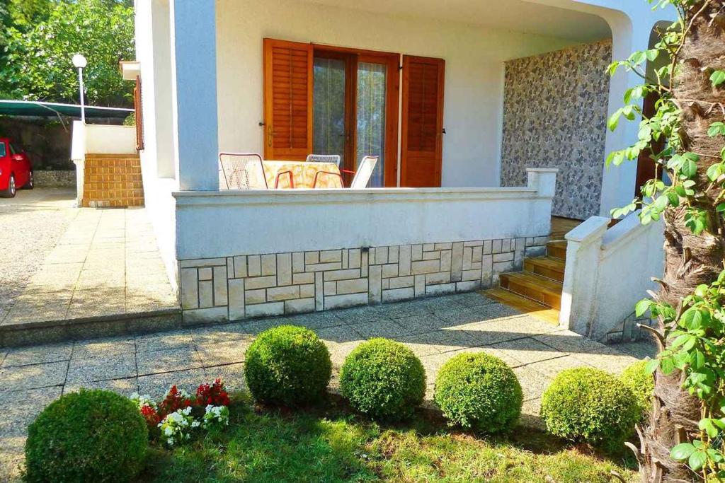 Ogród w obiekcie Apartments in Dobrinj/Insel Krk 35141