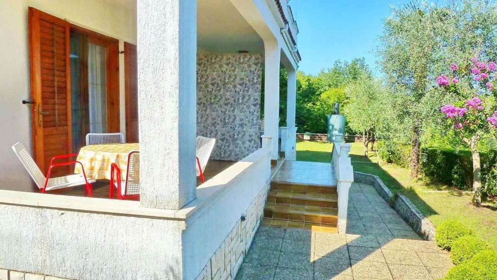 Ogród w obiekcie Apartments in Dobrinj/Insel Krk 35141