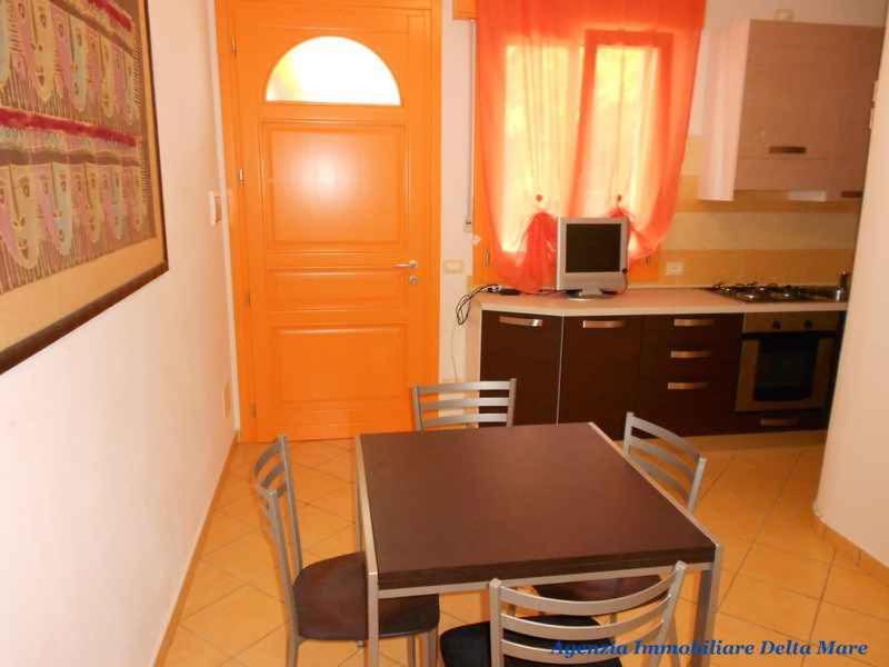 Kuchnia lub aneks kuchenny w obiekcie Apartment in Rosolina Mare 24935