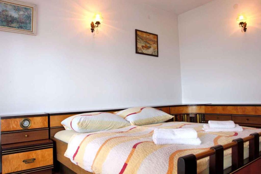 Posteľ alebo postele v izbe v ubytovaní Three-Bedroom Apartment in Novi Vinodolski I