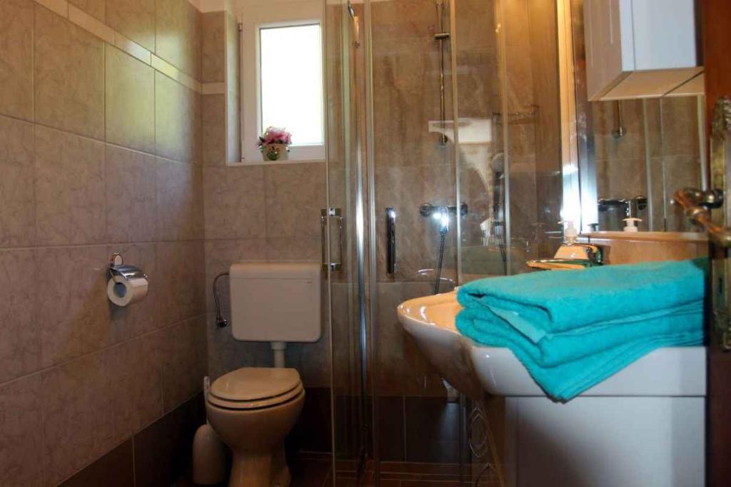 Kúpeľňa v ubytovaní Three-Bedroom Apartment in Novi Vinodolski I