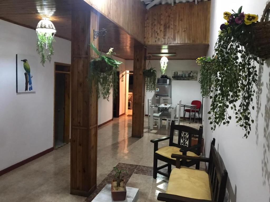 Kuchyň nebo kuchyňský kout v ubytování Hermosa Casa en el centro de Santa Rosa de Cabal, sobre vía principal a 3 cuadras de la Plaza