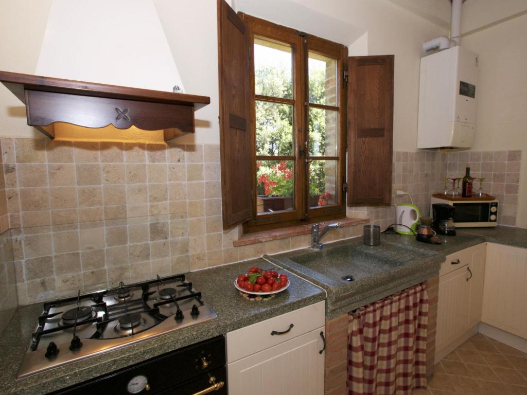 Kuchyňa alebo kuchynka v ubytovaní Peaceful Farm Stay in the Tuscany