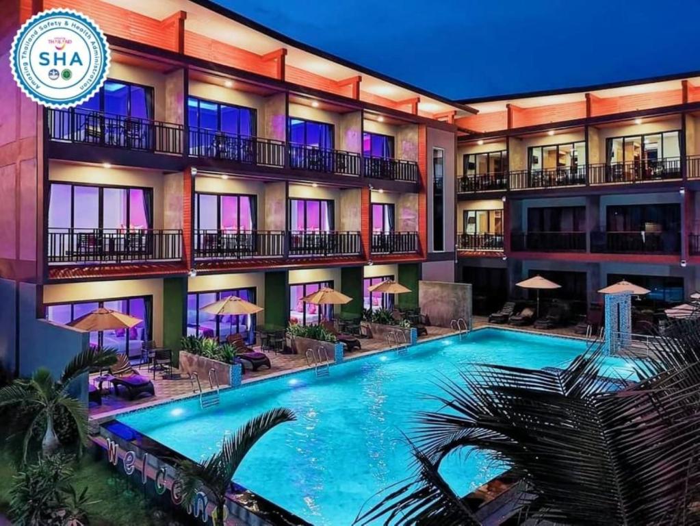 Bazén v ubytování Coco Bella Hotel nebo v jeho okolí