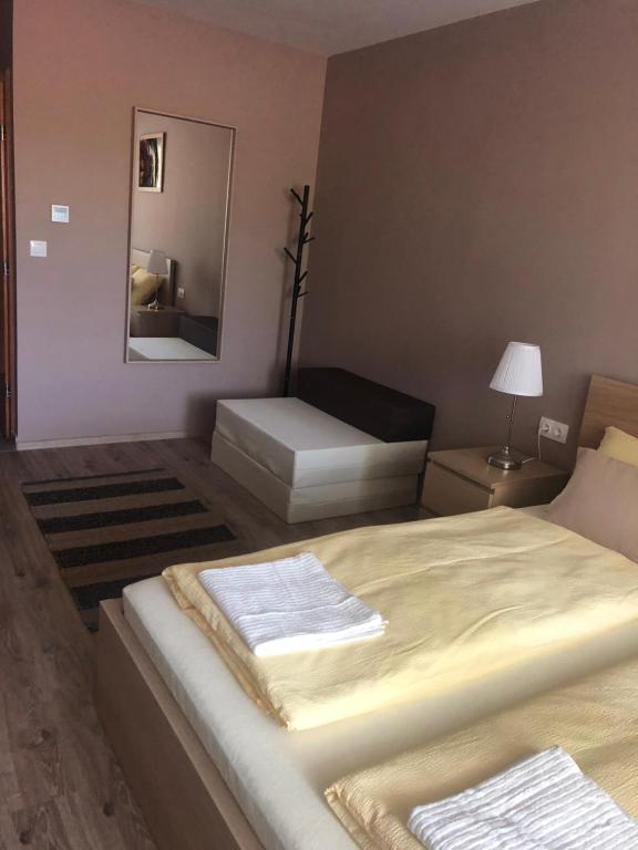 Castellum Apartmanház - Wohnung Mit Terrasse