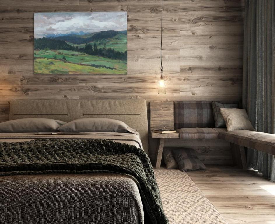 um quarto com duas camas e um quadro na parede em Rezidence Šumava em Železná Ruda