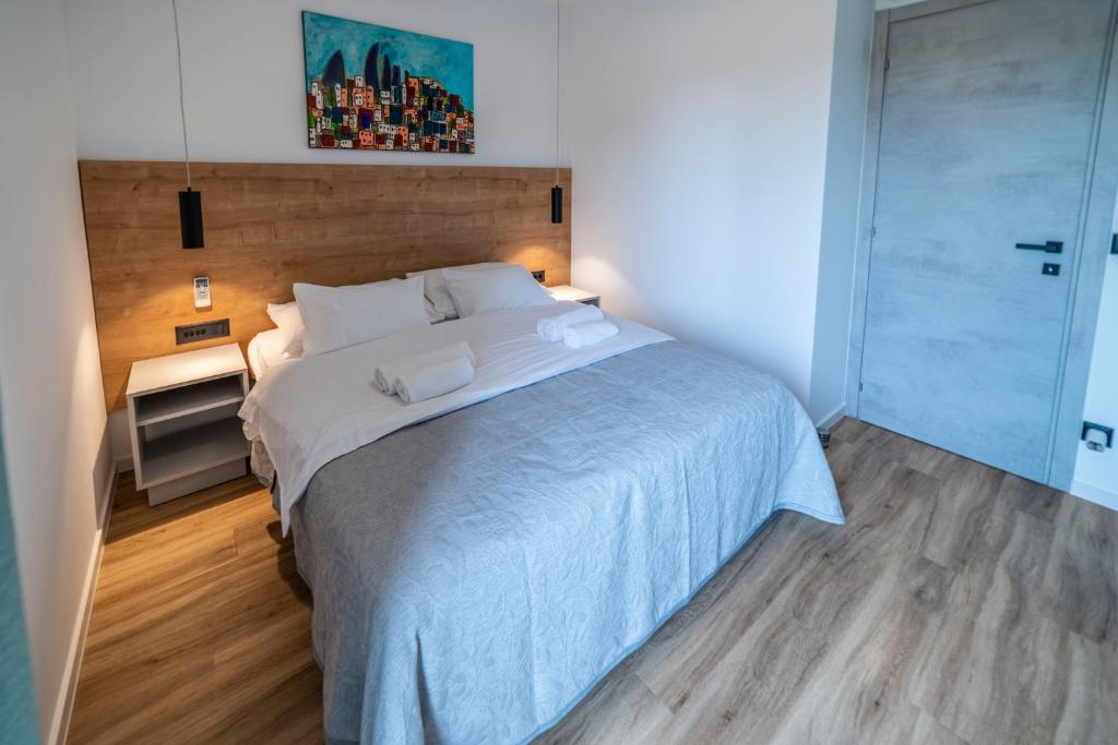 Łóżko lub łóżka w pokoju w obiekcie PINNA RESIDENCE - Datul