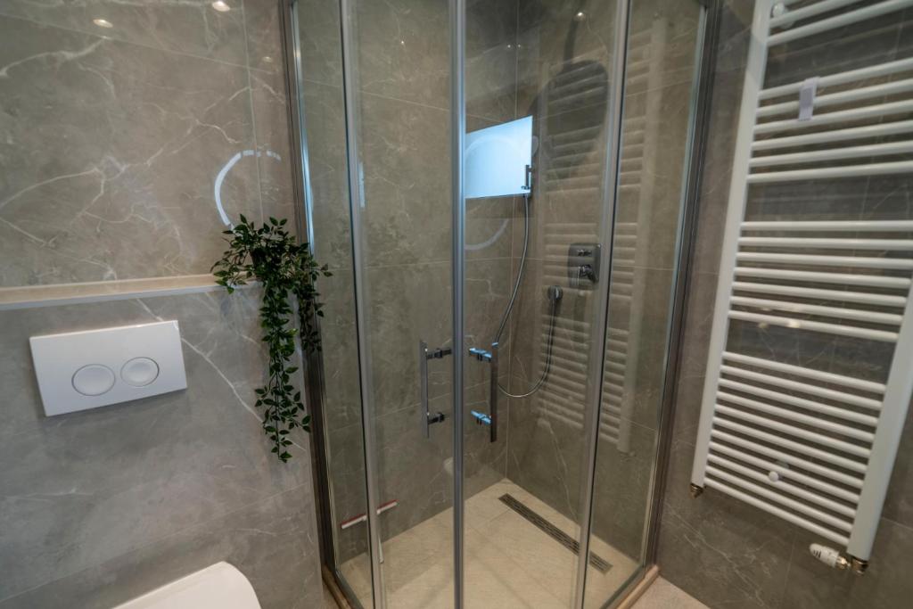 Łazienka w obiekcie PINNA RESIDENCE - Datul
