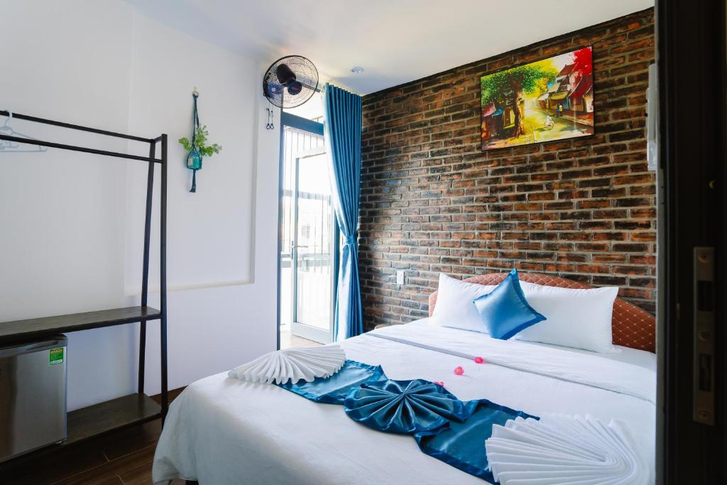 Postel nebo postele na pokoji v ubytování New World Hotel