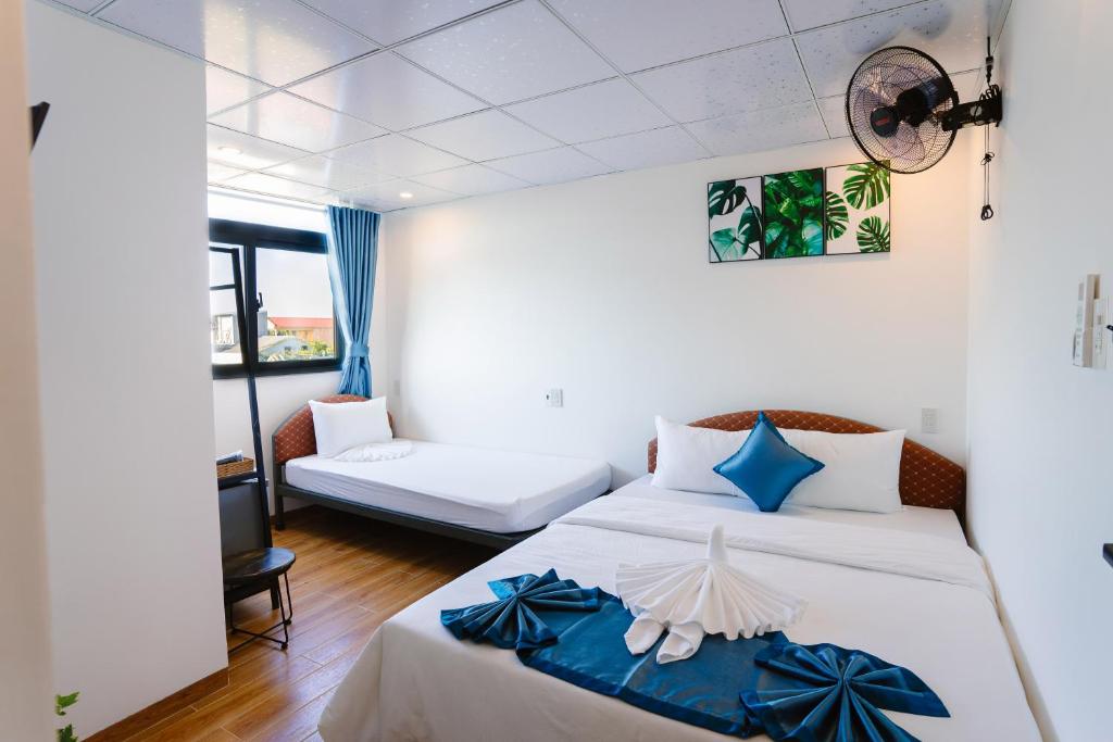 Postel nebo postele na pokoji v ubytování New World Hotel